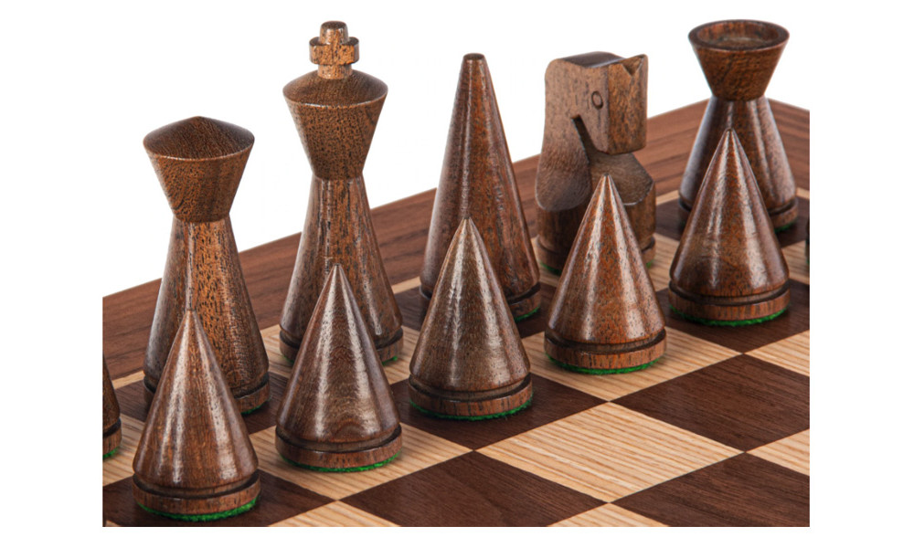 PIRAMIDE moderna Set in legno laccato di scacchi ponderata Uomini con chessb in legno bianco 